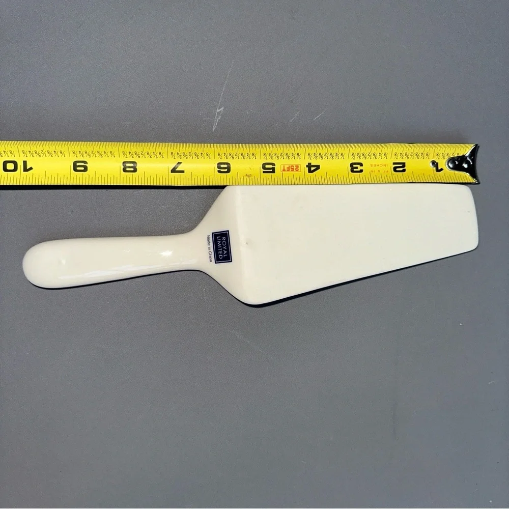 Vintage Royal Limited Porcelain Cake Server - Ivory